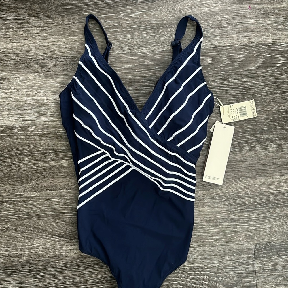 Beautiful gottex one piece swimsuit